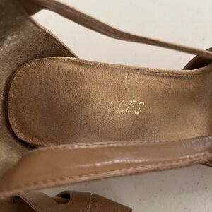 Aerosoles size 7 leather wedge sandal